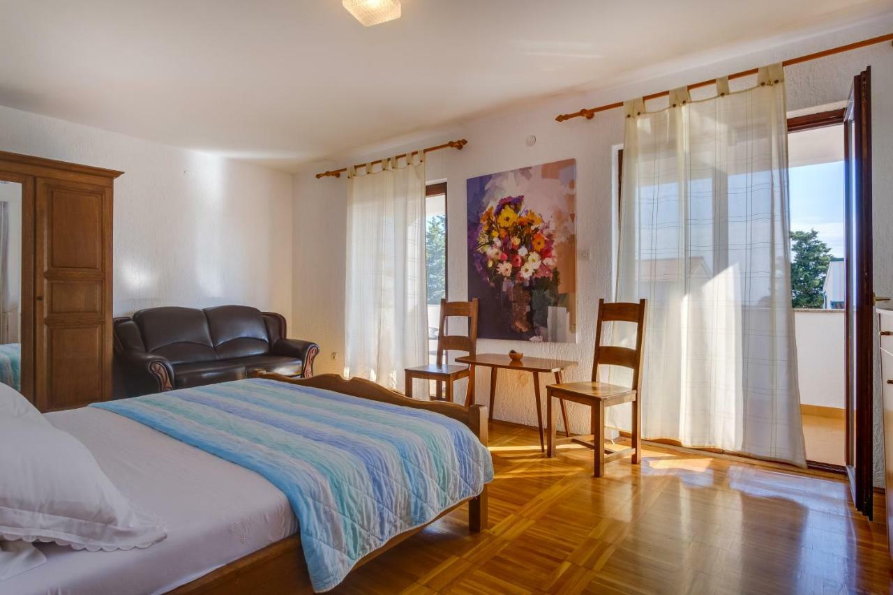 Apartmani Maris Mali Losinj Ngoại thất bức ảnh